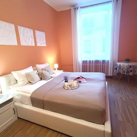 Spacious Old Town Family Peachy 2 Bedrooms Apartment, Nearby The Riga Presidential Castle Eksteriør billede