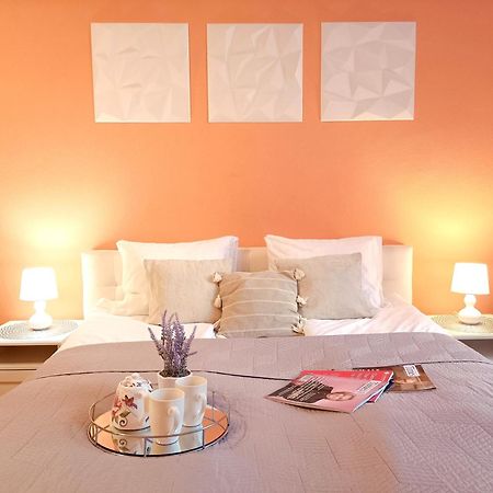 Spacious Old Town Family Peachy 2 Bedrooms Apartment, Nearby The Riga Presidential Castle Eksteriør billede