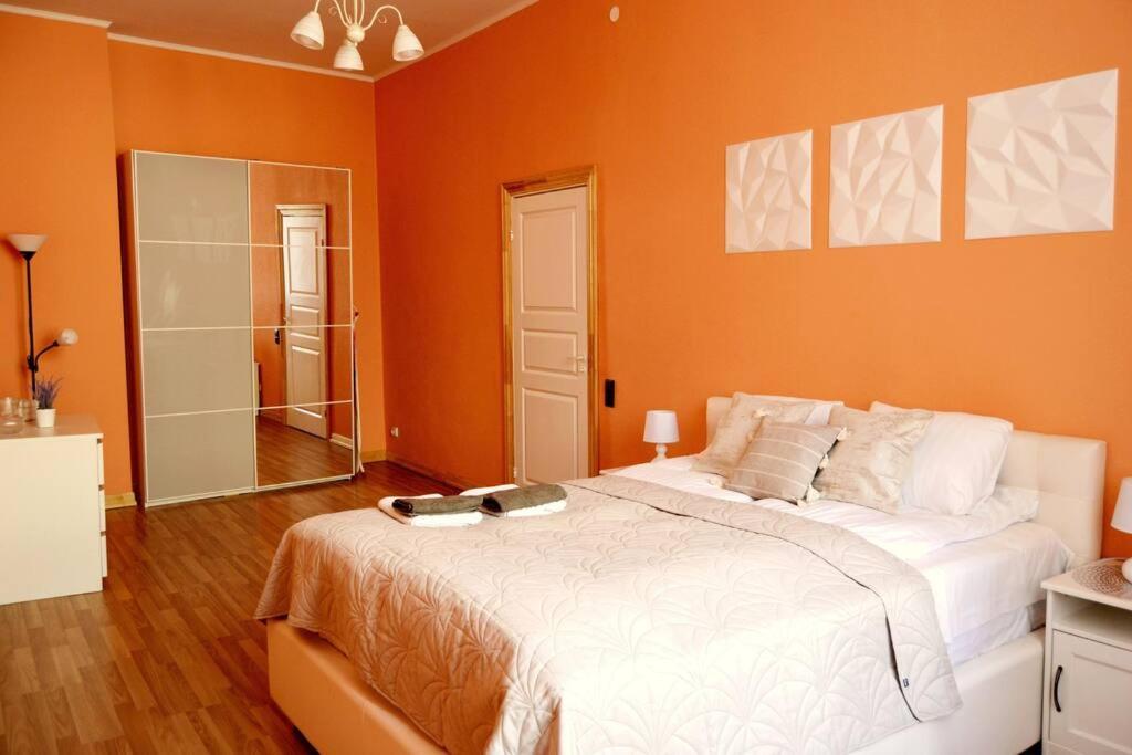 Spacious Old Town Family Peachy 2 Bedrooms Apartment, Nearby The Riga Presidential Castle Eksteriør billede