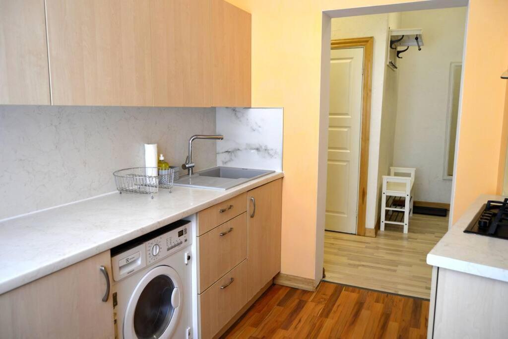Spacious Old Town Family Peachy 2 Bedrooms Apartment, Nearby The Riga Presidential Castle Eksteriør billede