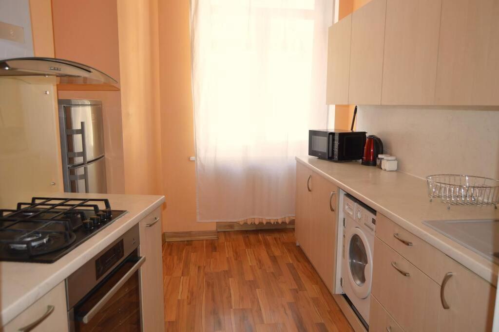 Spacious Old Town Family Peachy 2 Bedrooms Apartment, Nearby The Riga Presidential Castle Eksteriør billede
