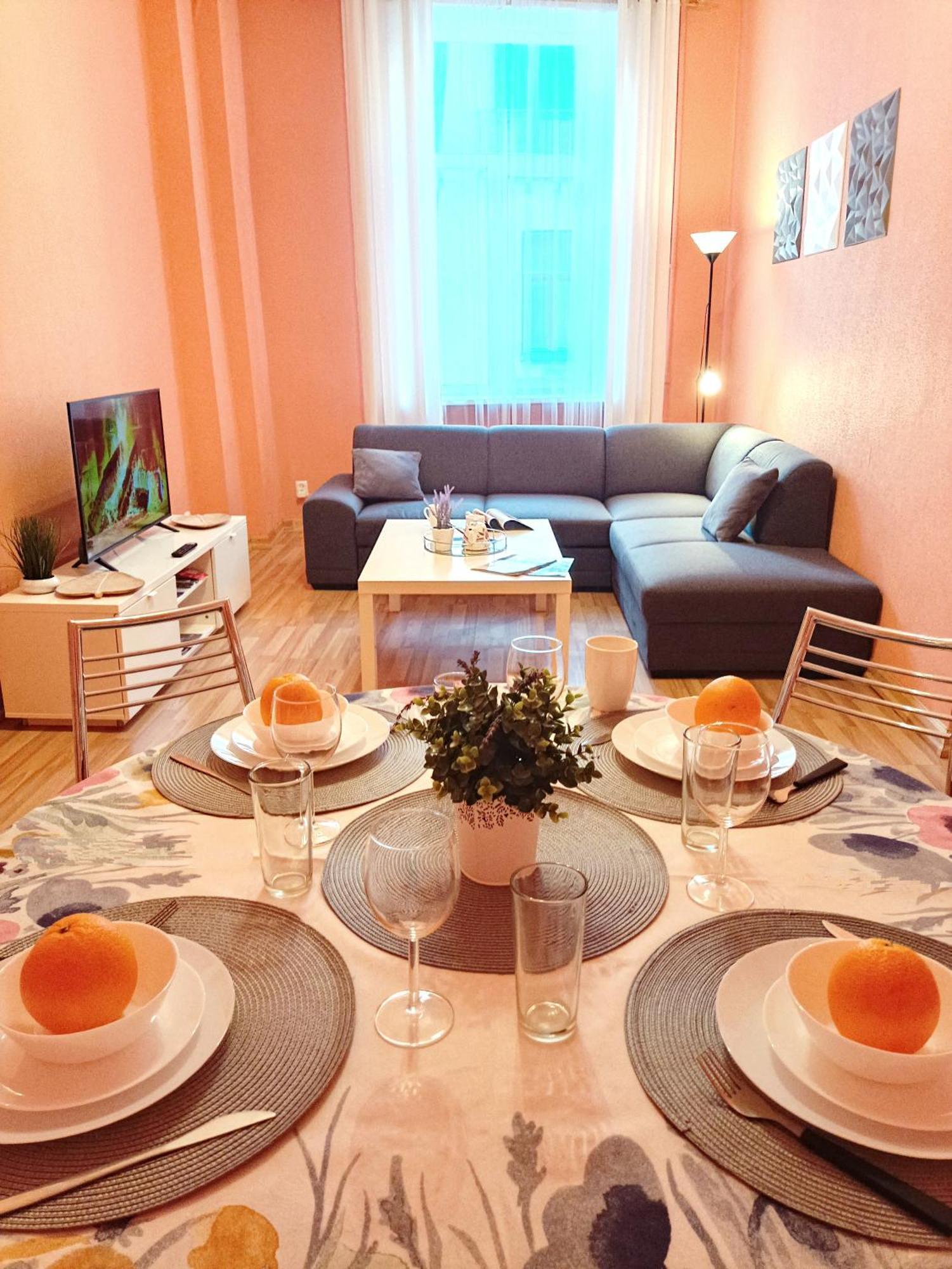 Spacious Old Town Family Peachy 2 Bedrooms Apartment, Nearby The Riga Presidential Castle Eksteriør billede